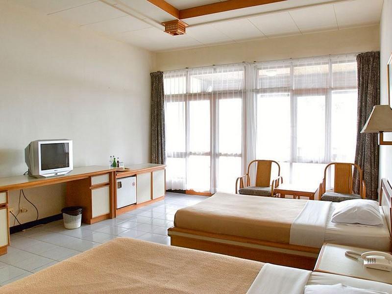 Pantai Indah Resort Hotel Barat Пангандаран Екстериор снимка