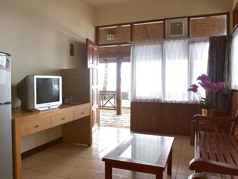 Pantai Indah Resort Hotel Barat Пангандаран Екстериор снимка