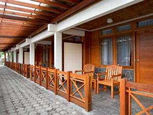 Pantai Indah Resort Hotel Barat Пангандаран Екстериор снимка