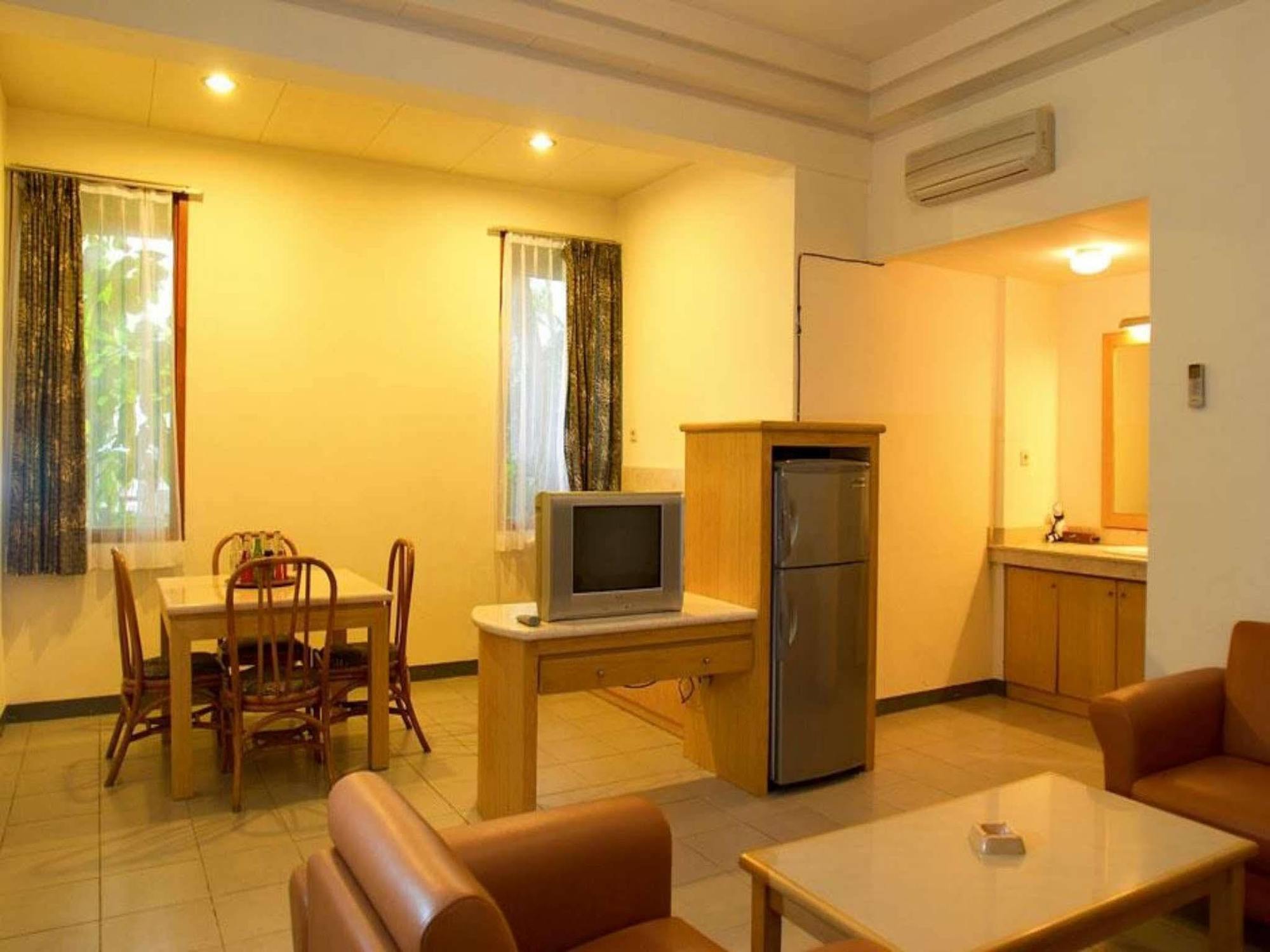 Pantai Indah Resort Hotel Barat Пангандаран Екстериор снимка